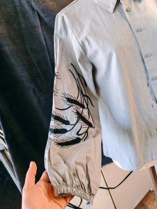 Camicia grigia con ricamo