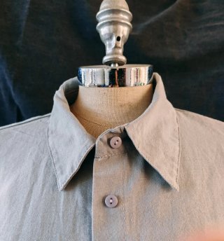 Camicia grigia con ricamo