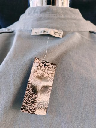 Camicia grigia con ricamo