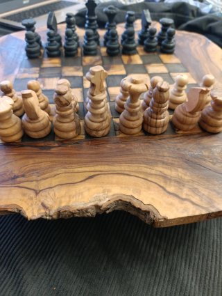 Scacchi Artigianali in Legno di Ulivo