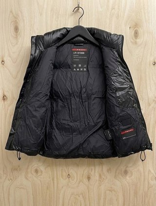 Chaleco Prada acolchado negro talla XL | Luxury