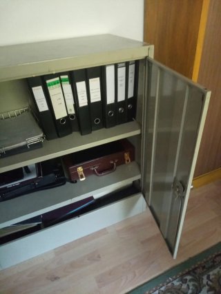 Mueble metálico de oficina gris