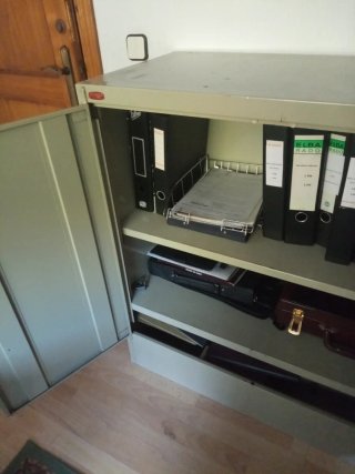 Mueble metálico de oficina gris