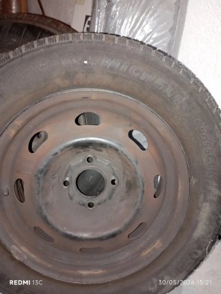 Ruedas con llantas de acero