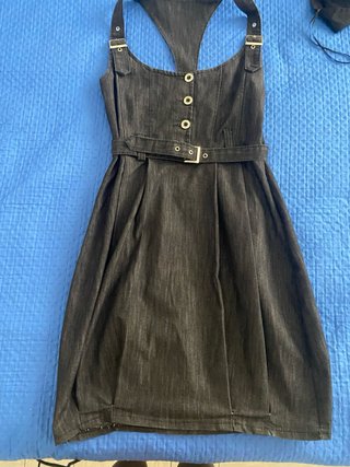 Vestito in denim blu con cintura