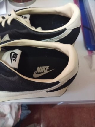 Nike Deportivos Negro y Beige