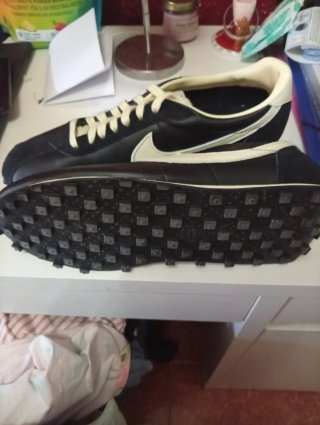 Nike Deportivos Negro y Beige