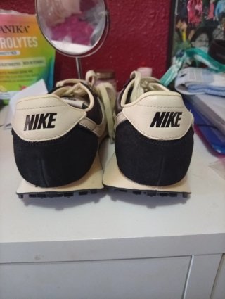 Nike Deportivos Negro y Beige