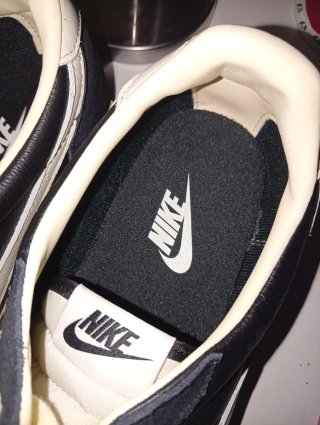 Nike Deportivos Negro y Beige