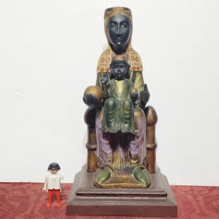 Figura Virgen de Montserrat