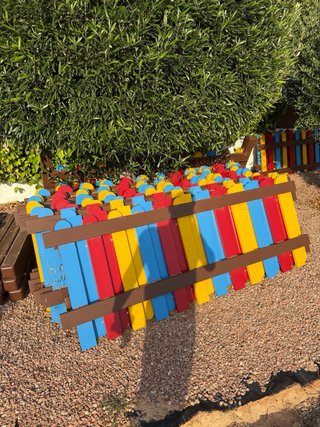 Valla madera parque infantil colores
