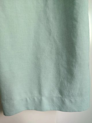 Pantalones Bershka color turquesa claro.