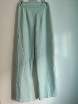 Pantalones Bershka color turquesa claro.
