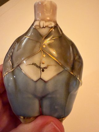 Antiche caraffe per liquori in porcellana smaltata