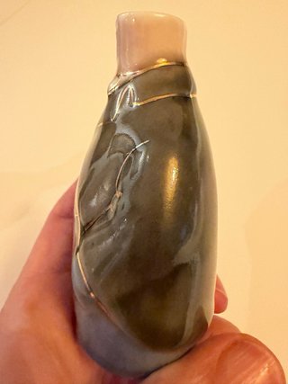 Antiche caraffe per liquori in porcellana smaltata