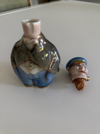 Antiche caraffe per liquori in porcellana smaltata