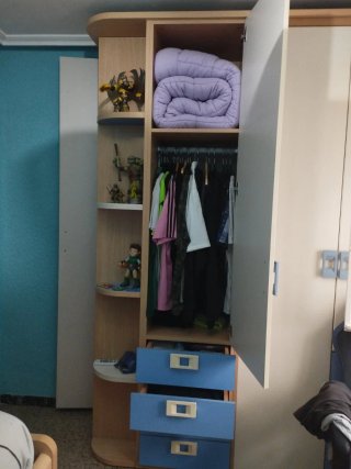 Cama nido con cajones y armario .Mucho almacenaje