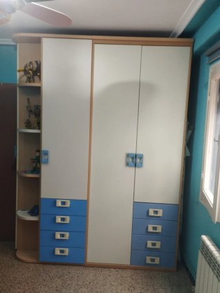 Cama nido con cajones y armario .Mucho almacenaje