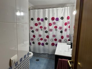 Alquilo habitación en el quiñón a chica