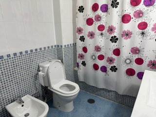 Alquilo habitación en el quiñón a chica