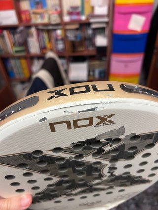 Pala de pádel NOX AT10 12K