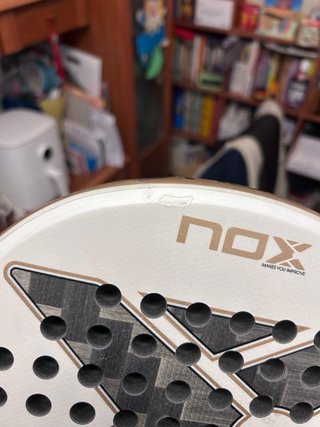 Pala de pádel NOX AT10 12K