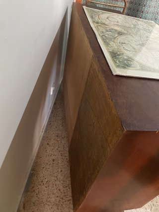 Mueble de madera marrón. Antiguo.