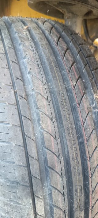 Neumáticos nuevos sin estrenar