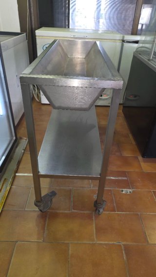 Mesa  inox con estante para asador de pollos