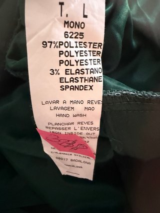 Mono verde de fiesta