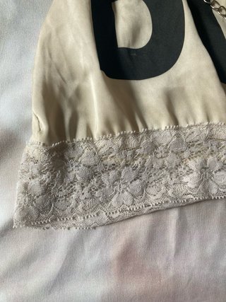 Camiseta Imperial Vintage beige con cadena