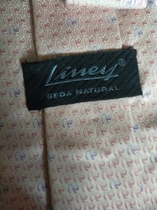 Corbata rosa y gris