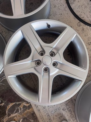 Llantas Land Rover Defender L663 R20 (5 unidad)