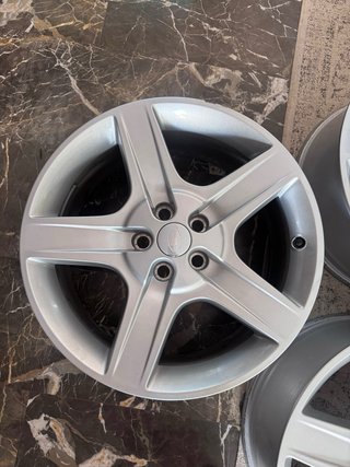 Llantas Land Rover Defender L663 R20 (5 unidad)