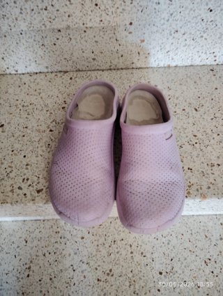 Crocs morados