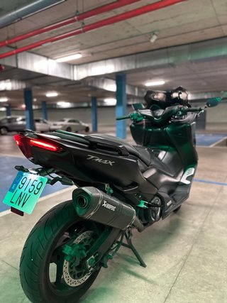 Yamaha Tmax 560 Negra