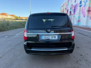 Lancia Voyager 2013