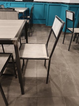 Set Tavoli e Sedie Artigianali per Locale
