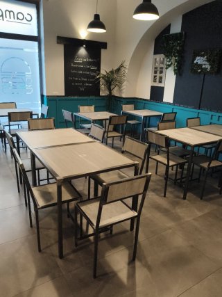 Set Tavoli e Sedie Artigianali per Locale