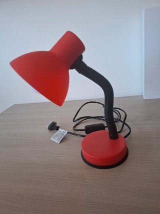 Lampada da tavolo rossa moderna