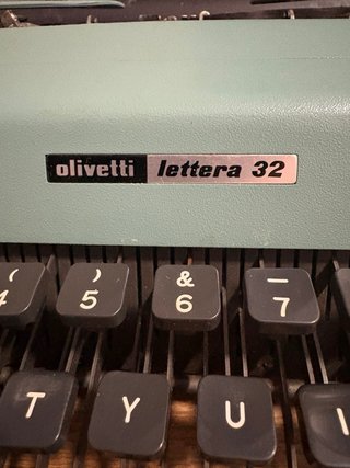 Máquina de escribir Olivetti Lettera 32