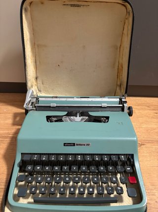Máquina de escribir Olivetti Lettera 32