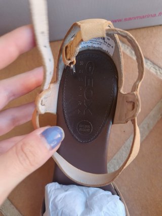 Sandalias piel cuña Geox color nude