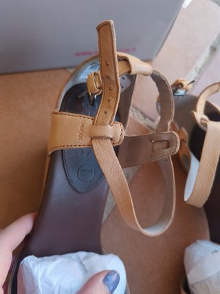 Sandalias piel cuña Geox color nude