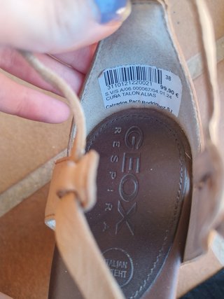 Sandalias piel cuña Geox color nude