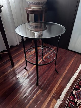 Mesa auxiliar cristal y metal