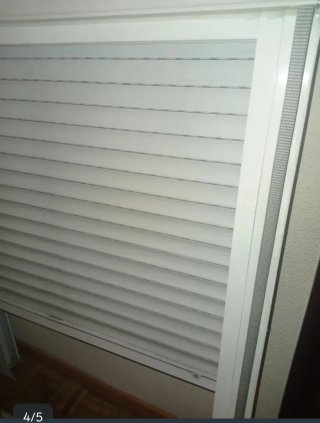 Ventana corredera blanca