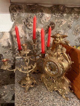 Conjunto bronce: Candelabros y reloj