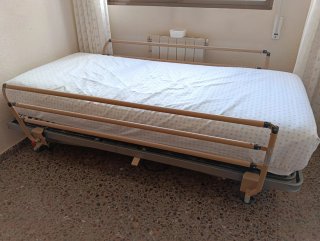 Cama articulada hospitalaria