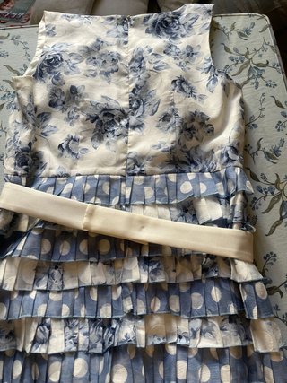 Vestido blanco lunares flores y lazo